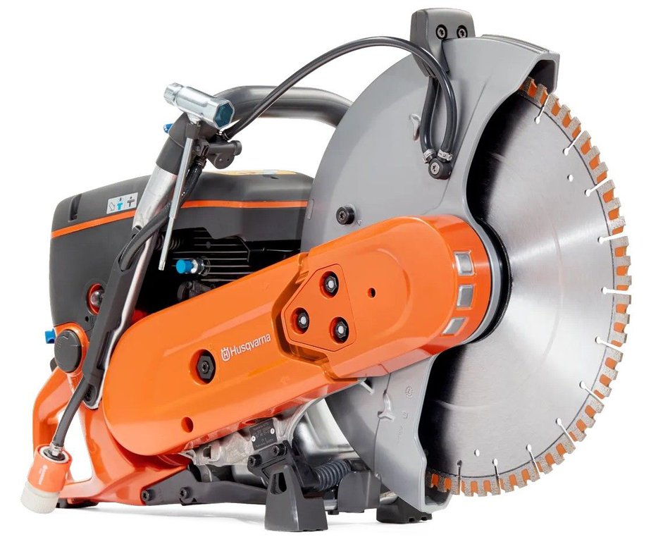 Ergonomic handle and controls of Husqvarna K770 concrete saw